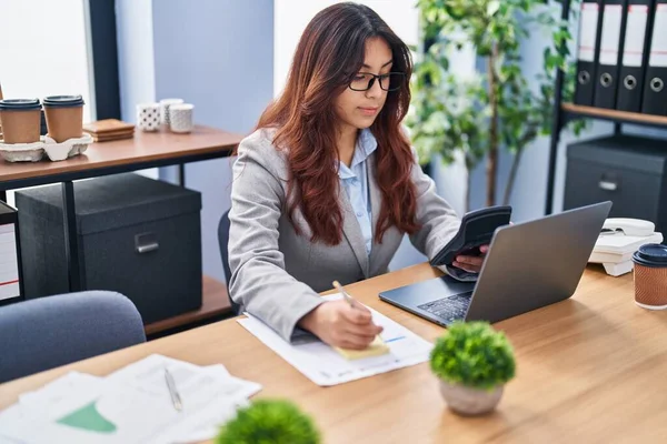 Young Hispanic Woman Business Smiling Confident Working Office — Foto de Stock