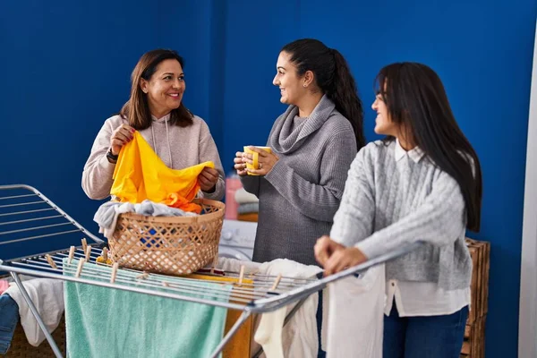 Three Woman Drinking Coffee Hanging Clothes Clothesline Laundry Room — Foto de Stock