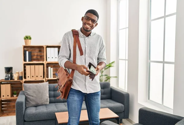 Young African American Man Psychologist Wearing Briefcase Holding Wallet Money — Stock Photo, Image