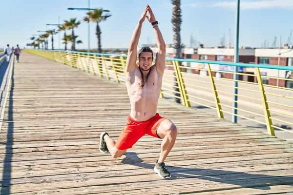 Young Man Training Squat Street — Φωτογραφία Αρχείου