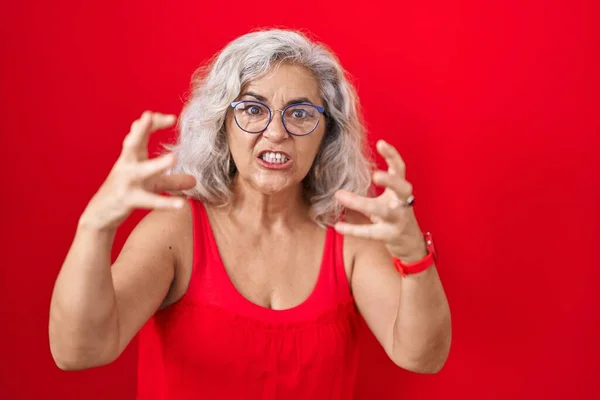 Middle Age Woman Grey Hair Standing Red Background Shouting Frustrated — Stock Photo, Image