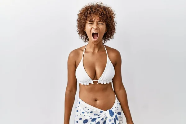 Jonge Afro Amerikaanse Vrouw Met Krullend Haar Bikini Boos Boos — Stockfoto