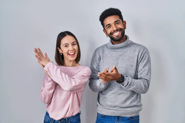 Young Hispanic Couple Standing Together Clapping Applauding Happy Joyful Smiling — Stockfoto