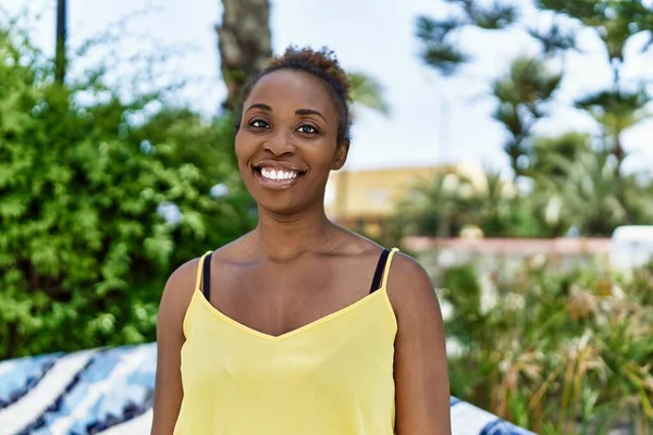 Young African American Woman Smiling Happy Summer Day — Stock Photo, Image