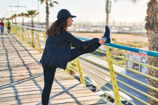 Middle Age Hispanic Woman Stretching Legs Promenade — Stockfoto