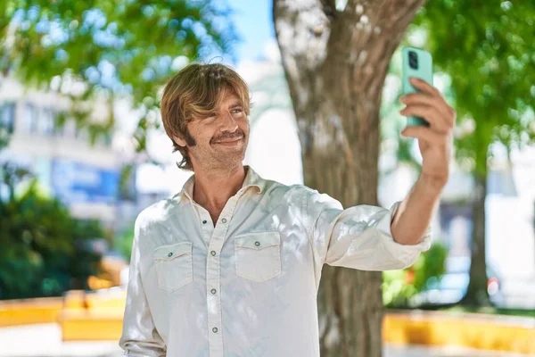 Young Man Smiling Confident Making Selfie Smartphone Park — Stock Photo, Image