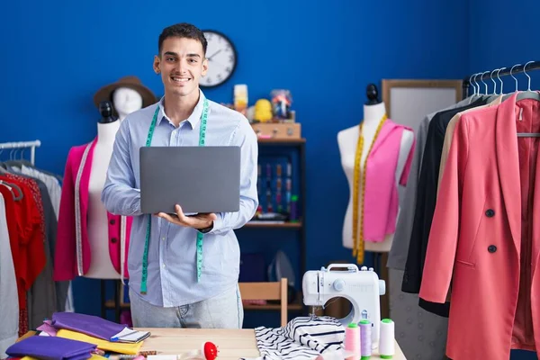 Young Hispanic Man Tailor Smiling Confident Using Laptop Sewing Studio — Stock Fotó