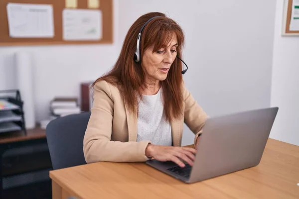 Middle Age Woman Call Center Agent Working Office — ストック写真