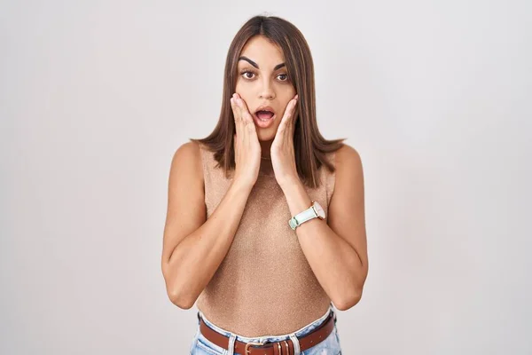 Young Hispanic Woman Standing White Background Afraid Shocked Surprise Amazed — Stock Photo, Image
