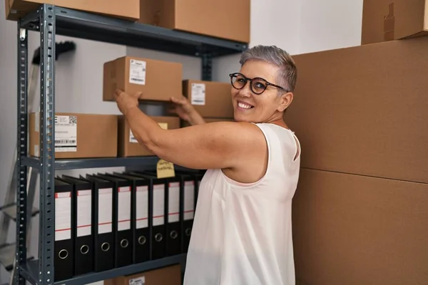 Middle Age Woman Ecommerce Business Worker Organizing Packages Office — Fotografia de Stock