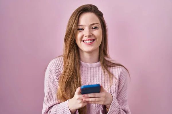 Young Caucasian Woman Using Smartphone Typing Message Smiling Laughing Hard — Fotografia de Stock