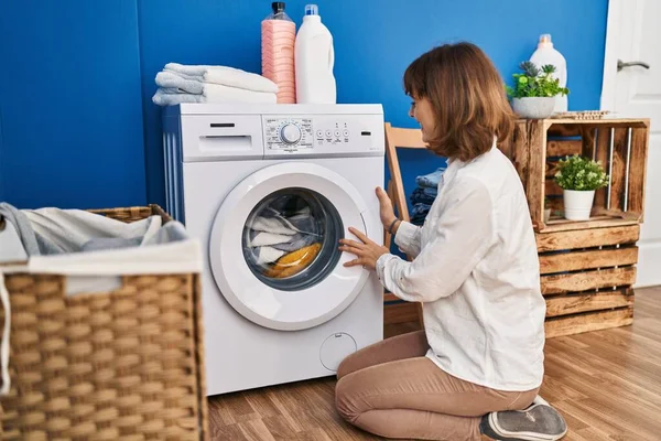 Young Caucasian Woman Washing Clothes Sitting Floor Laundry Room — Stock Photo, Image