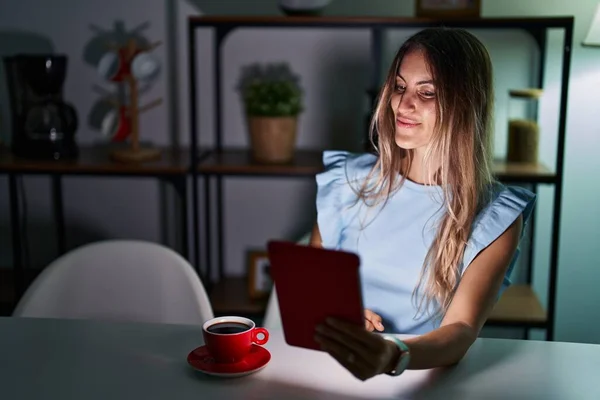 Young Hispanic Woman Using Touchpad Sitting Table Night Smiling Looking — Stockfoto