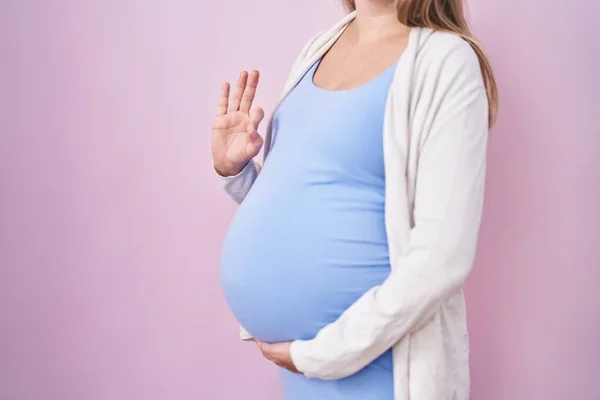 Jeune Femme Enceinte Attend Bébé Toucher Ventre Enceinte Faire Signe — Photo