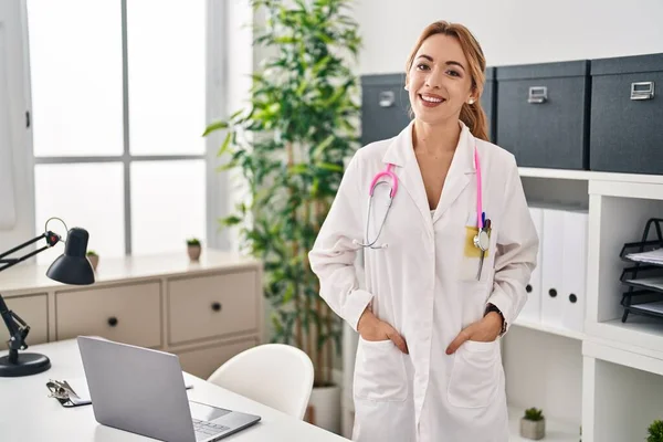 Young Woman Doctor Smiling Confident Standing Clinic — Stock Photo, Image
