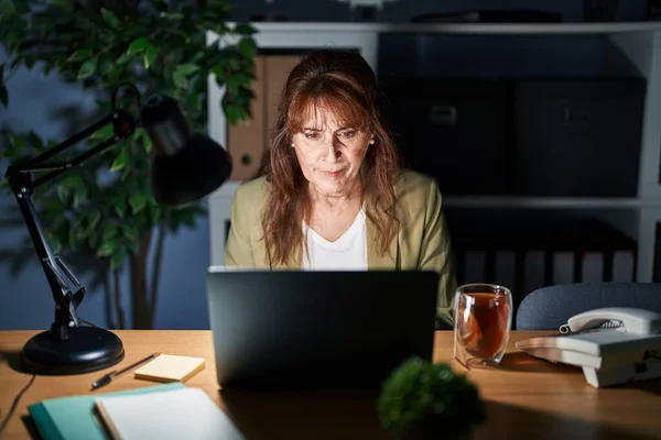 Middle Age Hispanic Woman Working Using Computer Laptop Night Skeptic — Stockfoto