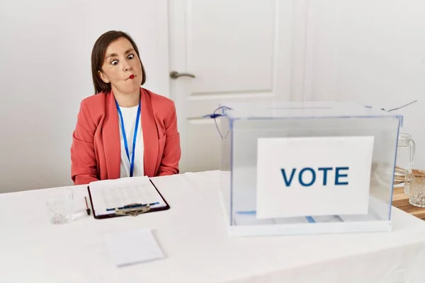 Beautiful Middle Age Hispanic Woman Political Election Sitting Ballot Making — Stock Photo, Image