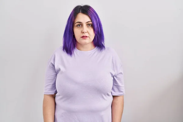 Size Woman Wit Purple Hair Standing Isolated Background Relaxed Serious — Zdjęcie stockowe