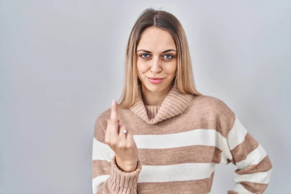 Young Blonde Woman Wearing Turtleneck Sweater Isolated Background Showing Middle — Foto de Stock