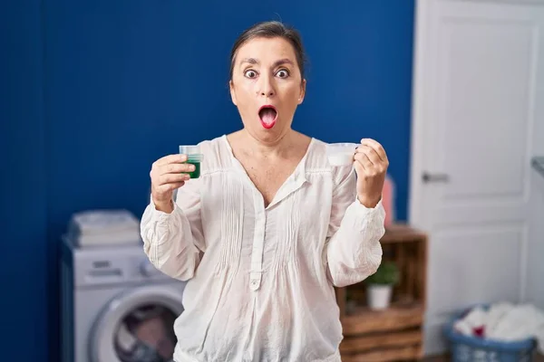 Middle Age Hispanic Woman Holding Laundry Detergent Laundry Powder Afraid — Stock Photo, Image