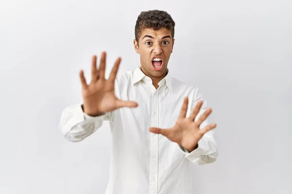 Young Handsome Hispanic Man Standing Isolated Background Afraid Terrified Fear — Stock Photo, Image