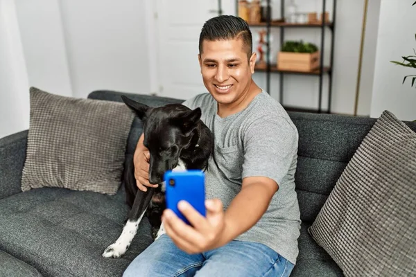 Young Hispanic Man Make Selfie Smartphone Sitting Sofa Dog Home — Fotografia de Stock
