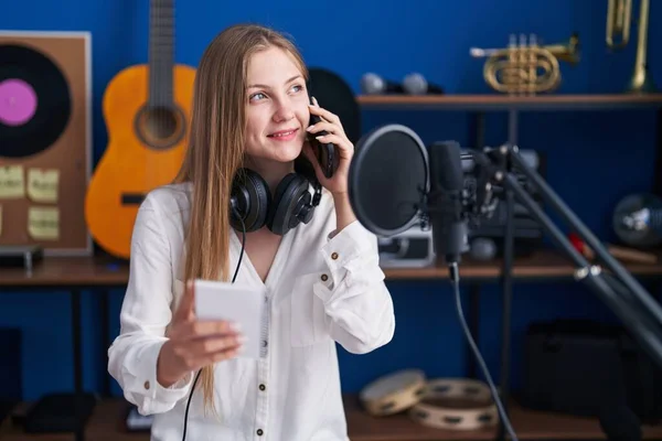 Young Caucasian Woman Artist Talking Smartphone Reading Notebook Music Studio — Stock fotografie