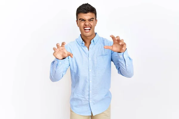 Joven Hombre Hispano Vistiendo Camisa Negocios Pie Sobre Fondo Aislado — Foto de Stock