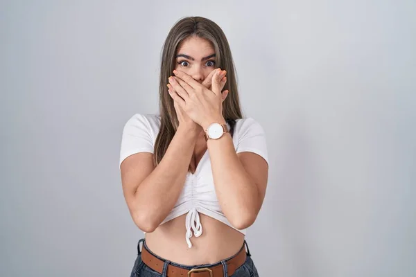 Young Beautiful Woman Wearing Casual White Shirt Shocked Covering Mouth — Stockfoto