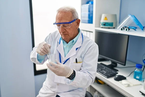 Senior Man Wearing Scientist Uniform Mixing Liquid Laboratory — Zdjęcie stockowe