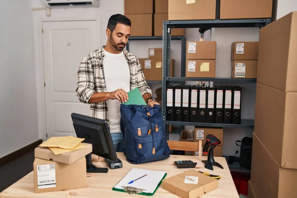 Young Hispanic Man Beard Working Small Business Ecommerce Thinking Attitude — Stock Photo, Image