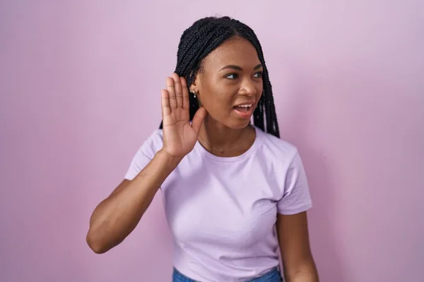 African American Woman Braids Standing Pink Background Smiling Hand Ear — 图库照片