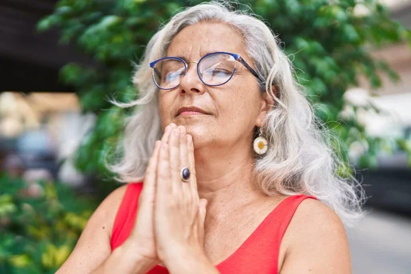 Middle Age Grey Haired Woman Praying Closed Eyes Park — Stock Photo, Image