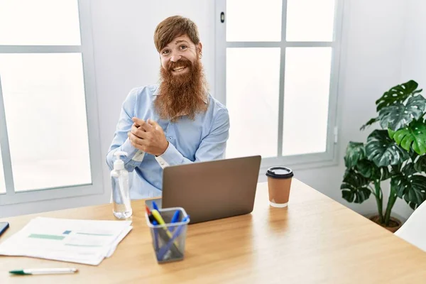 Young Irish Businessman Smiling Happy Cleaning Hands Sanitizer Hands Gel — Φωτογραφία Αρχείου