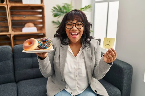 Hispanic Therapist Woman Working Eating Disorder Celebrating Crazy Amazed Success — Stockfoto