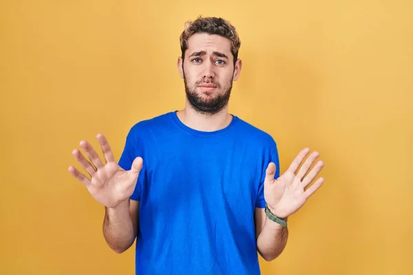 Hispanic Man Beard Standing Yellow Background Moving Away Hands Palms — Stockfoto