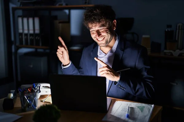 Hispanic Young Man Working Office Night Smiling Looking Camera Pointing — Stock Photo, Image