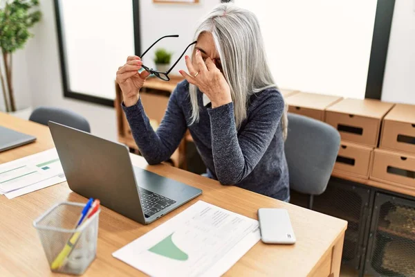 Middle Age Grey Haired Woman Business Worker Stressed Headache Office — Foto Stock