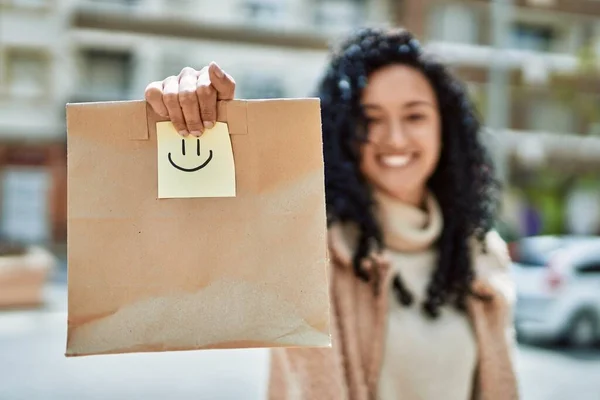 Young Hispanic Woman Smiling Confident Holding Take Away Paper Bag — Stock Photo, Image