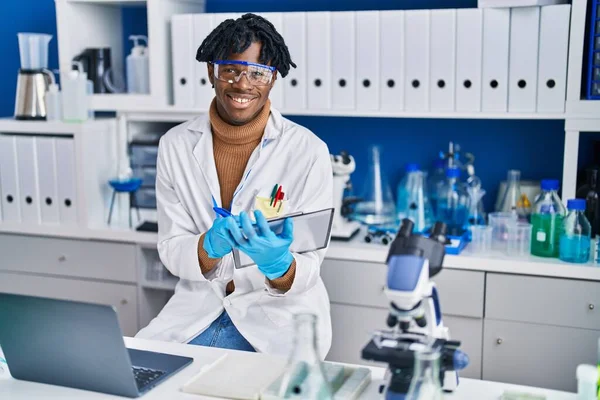 African American Man Scientist Using Laptop Writing Clipboard Laboratory — Fotografia de Stock