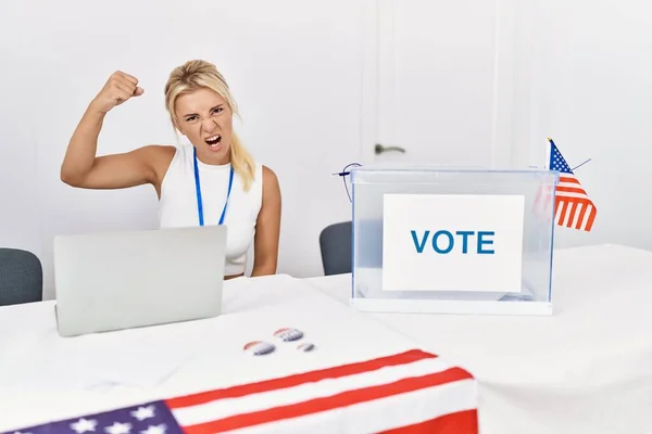 Young Caucasian Woman America Political Campaign Election Angry Mad Raising — Stock Photo, Image
