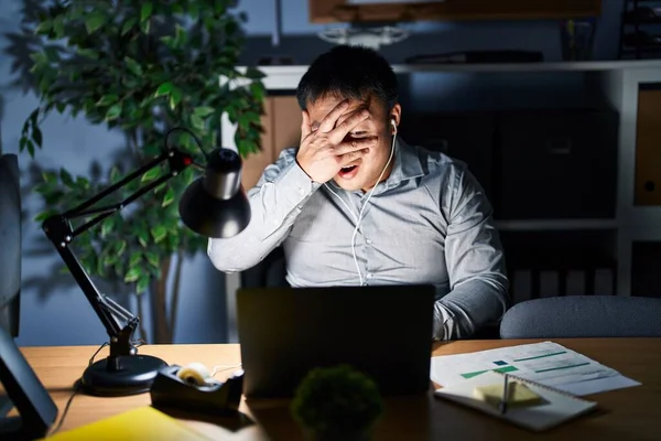 Young Chinese Man Working Using Computer Laptop Night Peeking Shock — Foto Stock