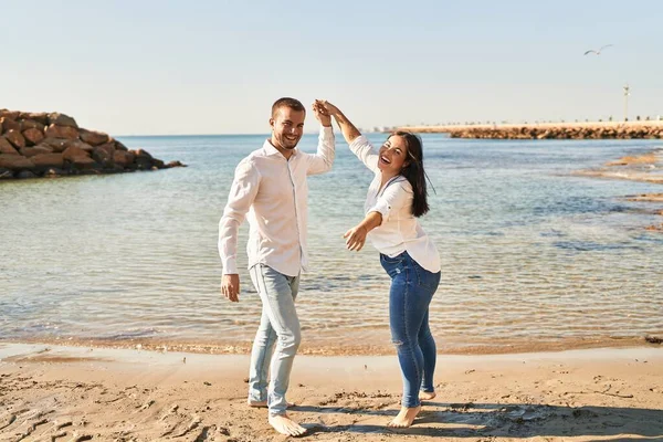 Man Woman Couple Smiling Happy Dancing Seaside — Stock fotografie