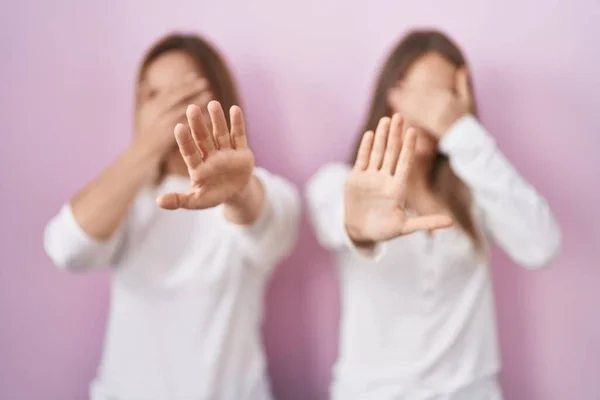 Middle Age Mother Young Daughter Standing Pink Background Covering Eyes — Stockfoto