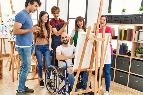 Group Young Paint Students Smiling Happy Looking Draw Disabled Partner — Stock Photo, Image