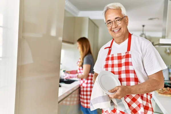 Middle Age Hispanic Couple Smiling Happy Washing Dishes Kitchen — Stock Photo, Image