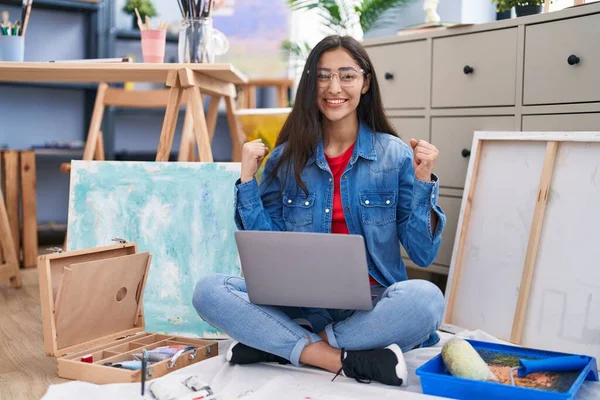 Young Teenager Girl Sitting Art Studio Using Laptop Screaming Proud — Stockfoto