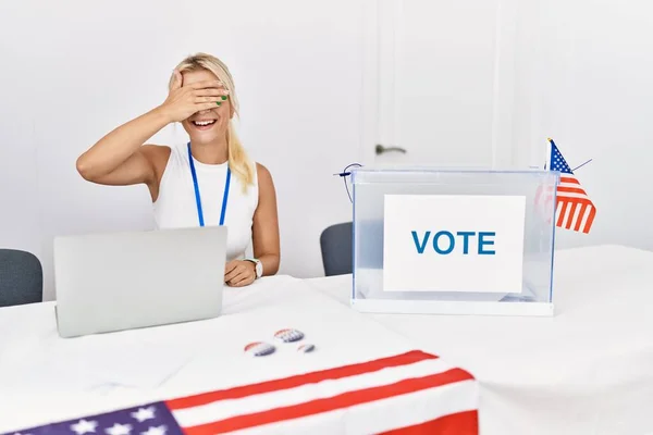 Young Caucasian Woman America Political Campaign Election Smiling Laughing Hand — Stock Photo, Image