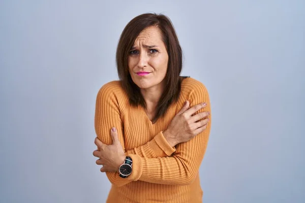 Middle Age Brunette Woman Standing Wearing Orange Sweater Shaking Freezing — Stock Photo, Image