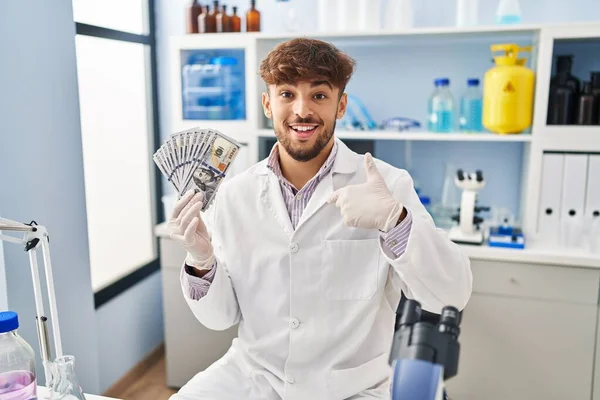 Arab Man Beard Working Scientist Laboratory Holding Money Pointing Finger — Stock Photo, Image